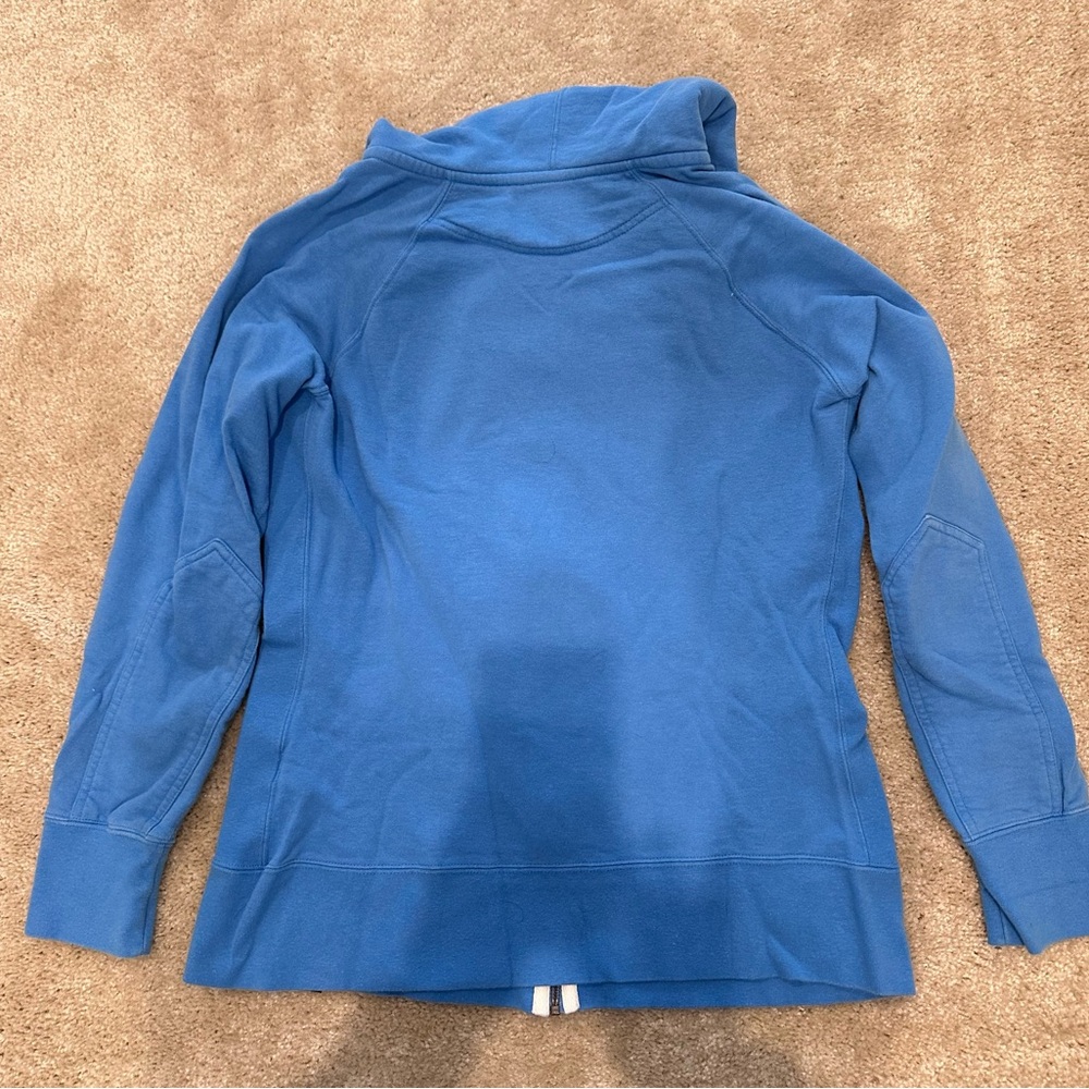 American Giant hoodie. Slim & long fit. Light blue. Size XL.